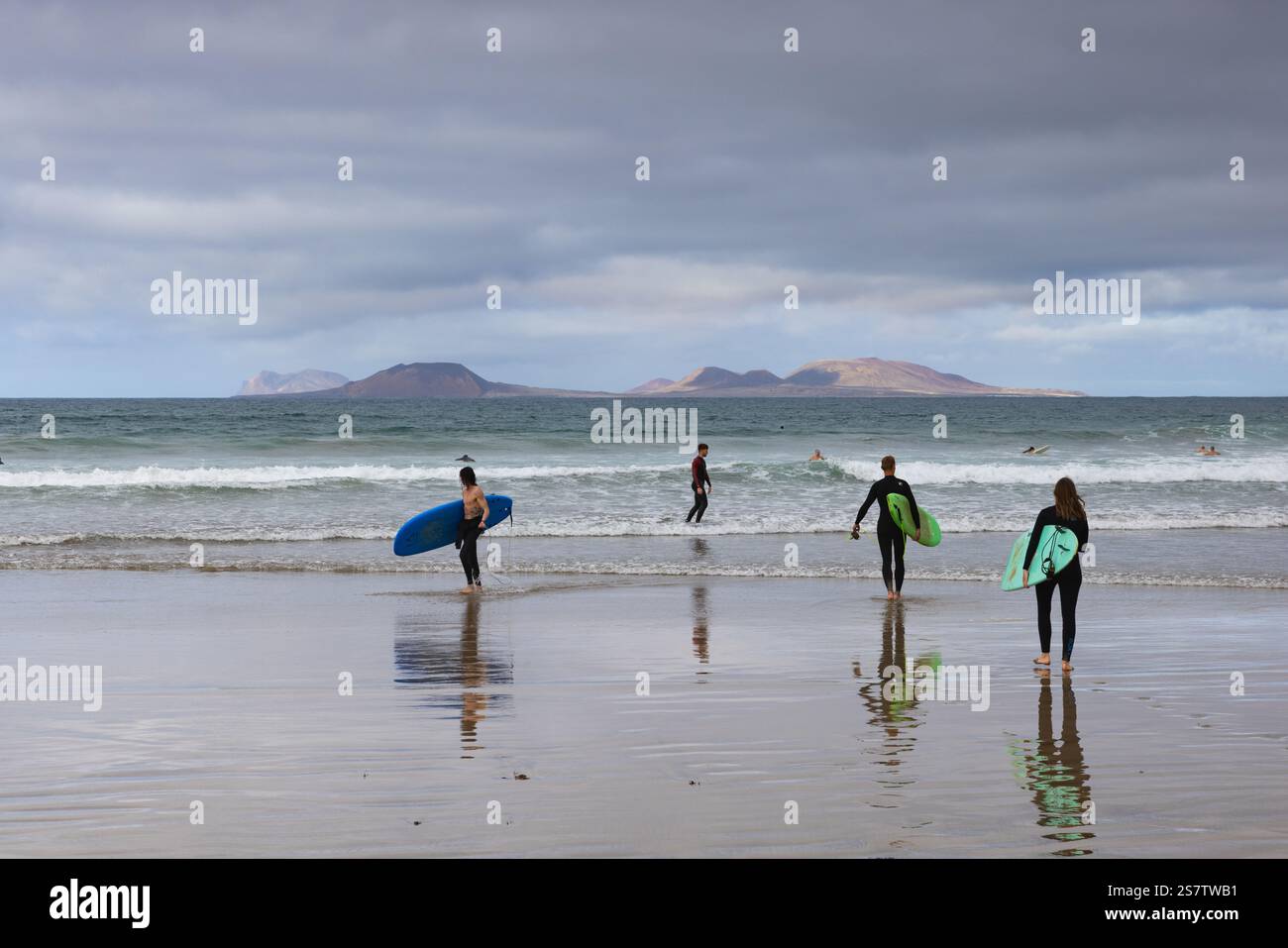 Famara Beach est une plage de sport sauvage idéale pour les sports nautiques Banque D'Images