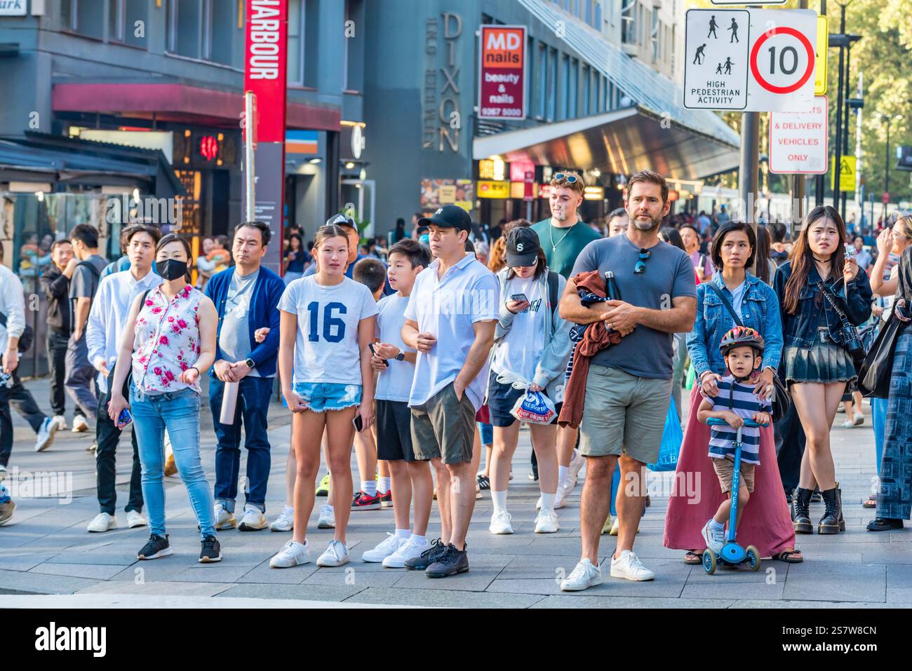 Sydney Australie 10 février 2024 : le nouvel an lunaire a vraiment débuté aujourd’hui avec de grandes foules affluant vers China Town de Sydney pour manger et célébrer Banque D'Images