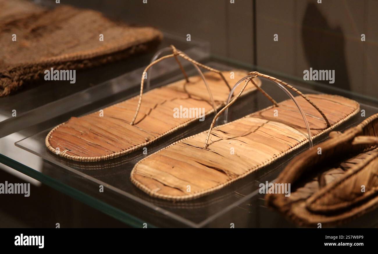 Paire de sandales string. Fibres végétales. Nouveau Royaume (1530-1077 av. J.-C.). Égypte. Musée égyptien de Turin. Italie. Banque D'Images