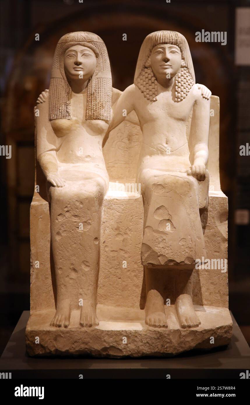 Statue de l'ouvrier Pendua, serviteur dans le lieu de vérité, et de sa femme Néfertari. Calcaire. New Kingdom. 19e dynastie (1292-1190 av. J.-C.). Deir el-Med Banque D'Images