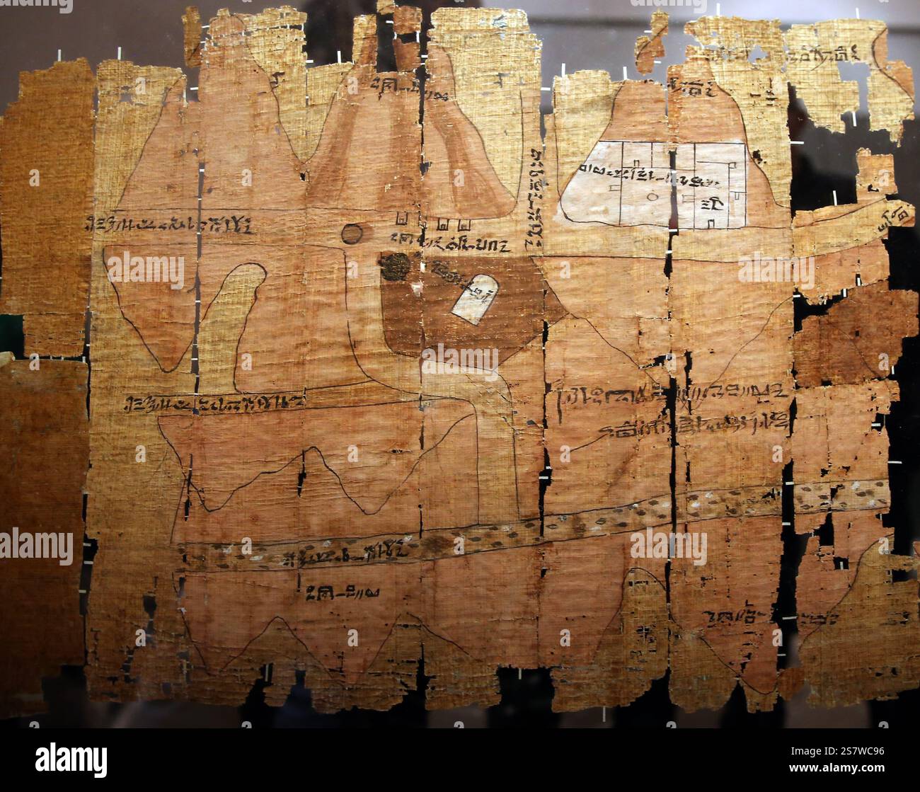 New Kingdom. c. 1900, 19e dynastie. Carte, représentant le cours de Wadi Hammamat entre le Vallée du Nil et la mer Rouge. Papyrus. Turin. Musée Egyptiam. Banque D'Images