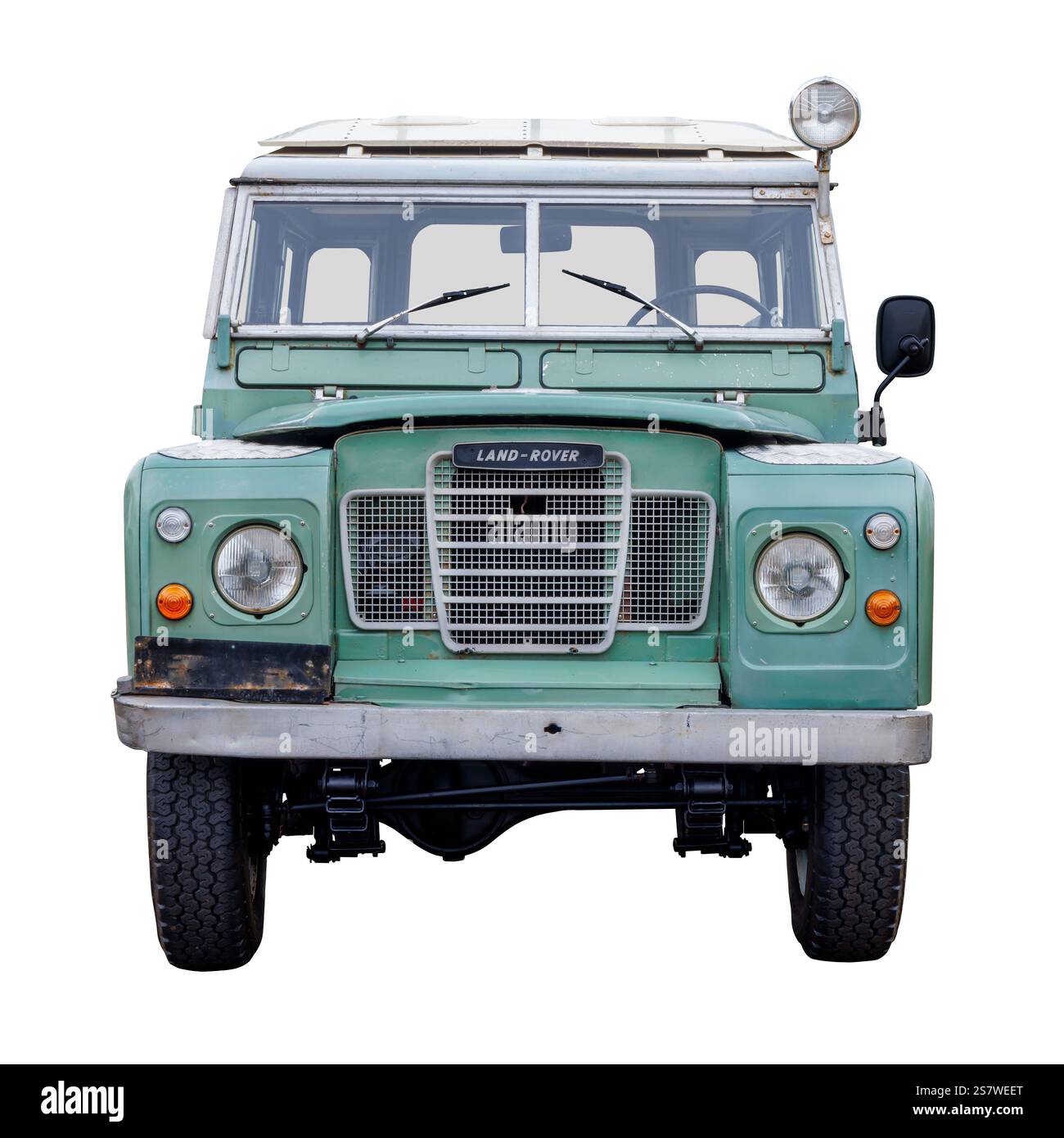 Drempt, pays-Bas - 11 décembre 2024 : vue de face d'une voiture britannique tout terrain classique Land Rover verte à Drempt, pays-Bas Banque D'Images