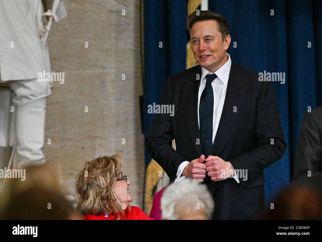 Elon Musk arrives before the 60th Presidential Inauguration in the Rotunda of the U.S. Capitol in Washington, Monday, Jan. 20, 2025. (Ricky Carioti/The Washington Post via AP, Pool) Banque D'Images