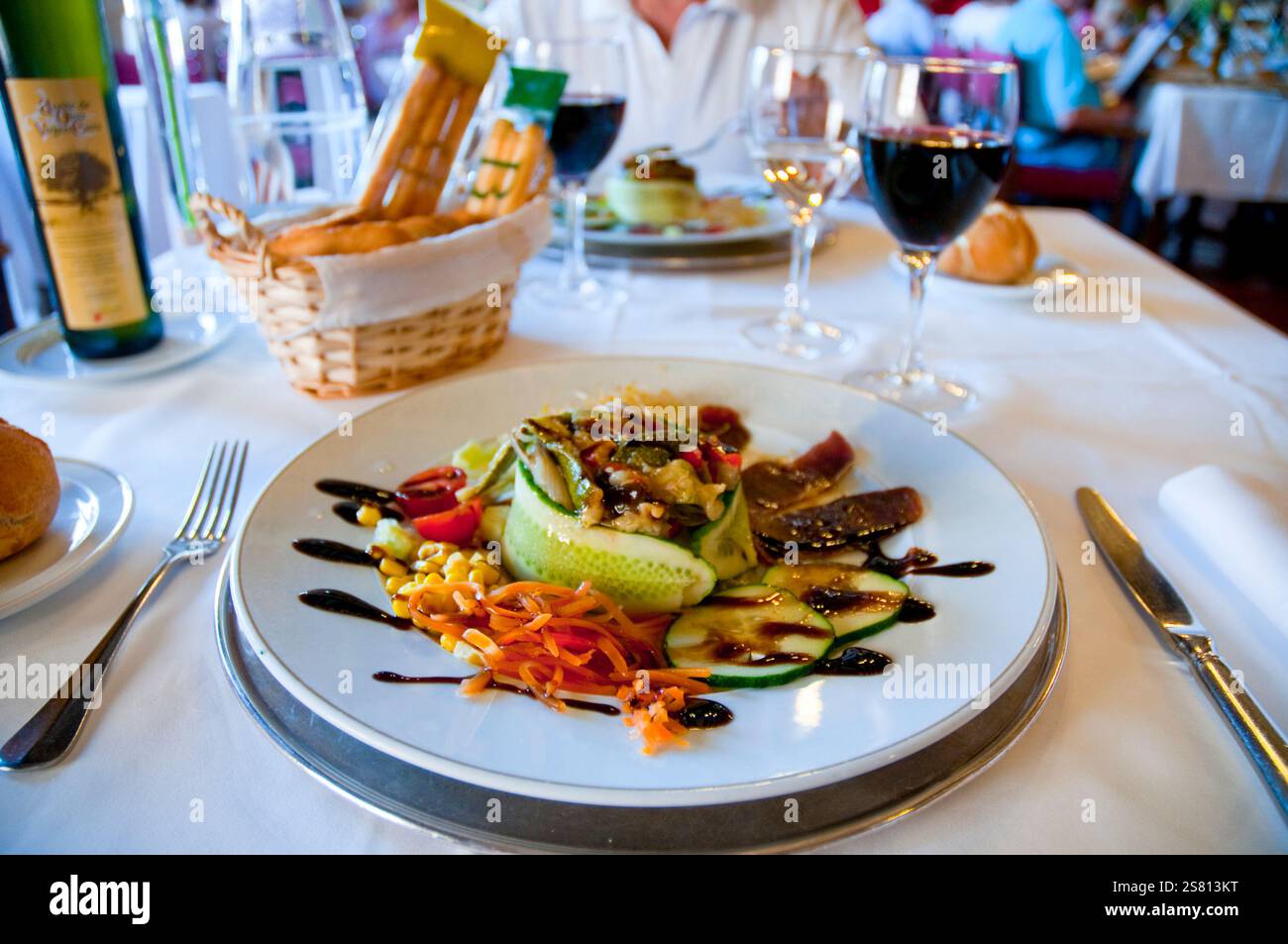 Salade de légumes. L'Espagne. Banque D'Images
