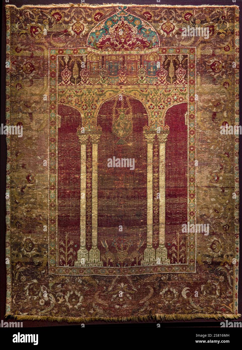 Fabrication égyptienne 'prière colonne du Caire ottoman' 16ème siècle, tapis de 165 x 125 cm avec velours de laine. Banque D'Images