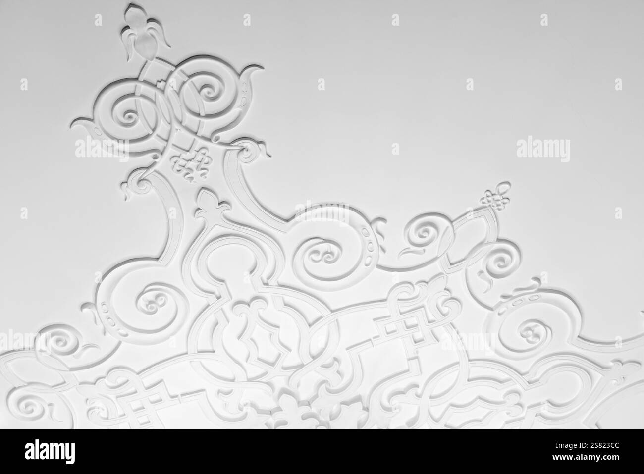 Décoration de bas-relief blanc, détails de conception de plafond, modèle abstrait d'architecture classique Banque D'Images