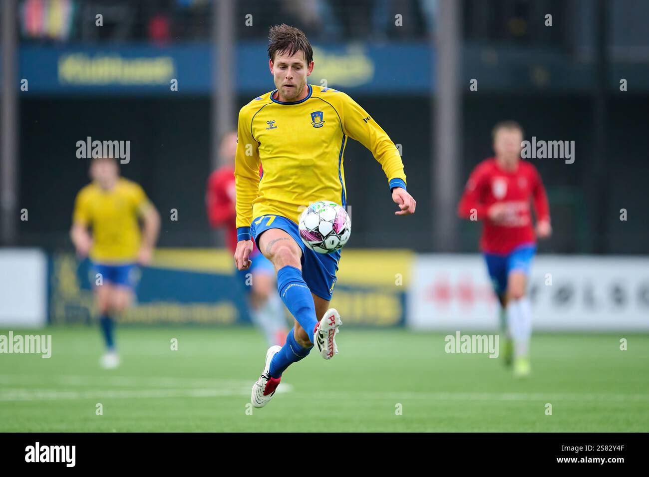 Broendby, Danemark. 18 janvier 2025. NicolaiVallys (7) de Broendby vu lors d'un match test entre Broendby IF et Hvidovre IF au Bane 2 à Broendby. Banque D'Images