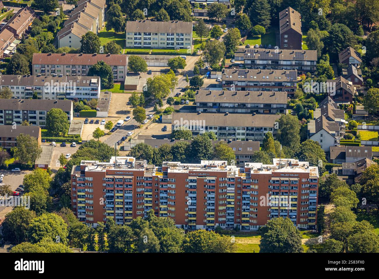 Vue aérienne, immeuble résidentiel de grande hauteur avec façade colorée et balcons, immeubles résidentiels maisons mitoyennes, Zweckel, Gladbeck, Ruhr Banque D'Images