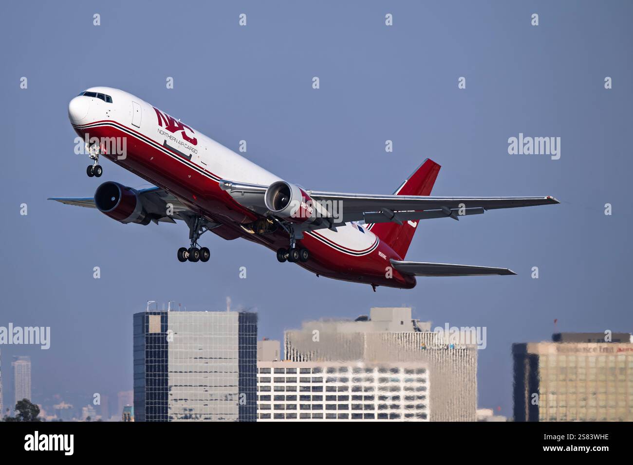 Aéroport international de Los Angeles Aéroport 1-18-2025 Inglewood, CA USA Northern Air Cargo Boeing 767-300BDSF N565NC départ de 25L à Los Angeles International ai Banque D'Images