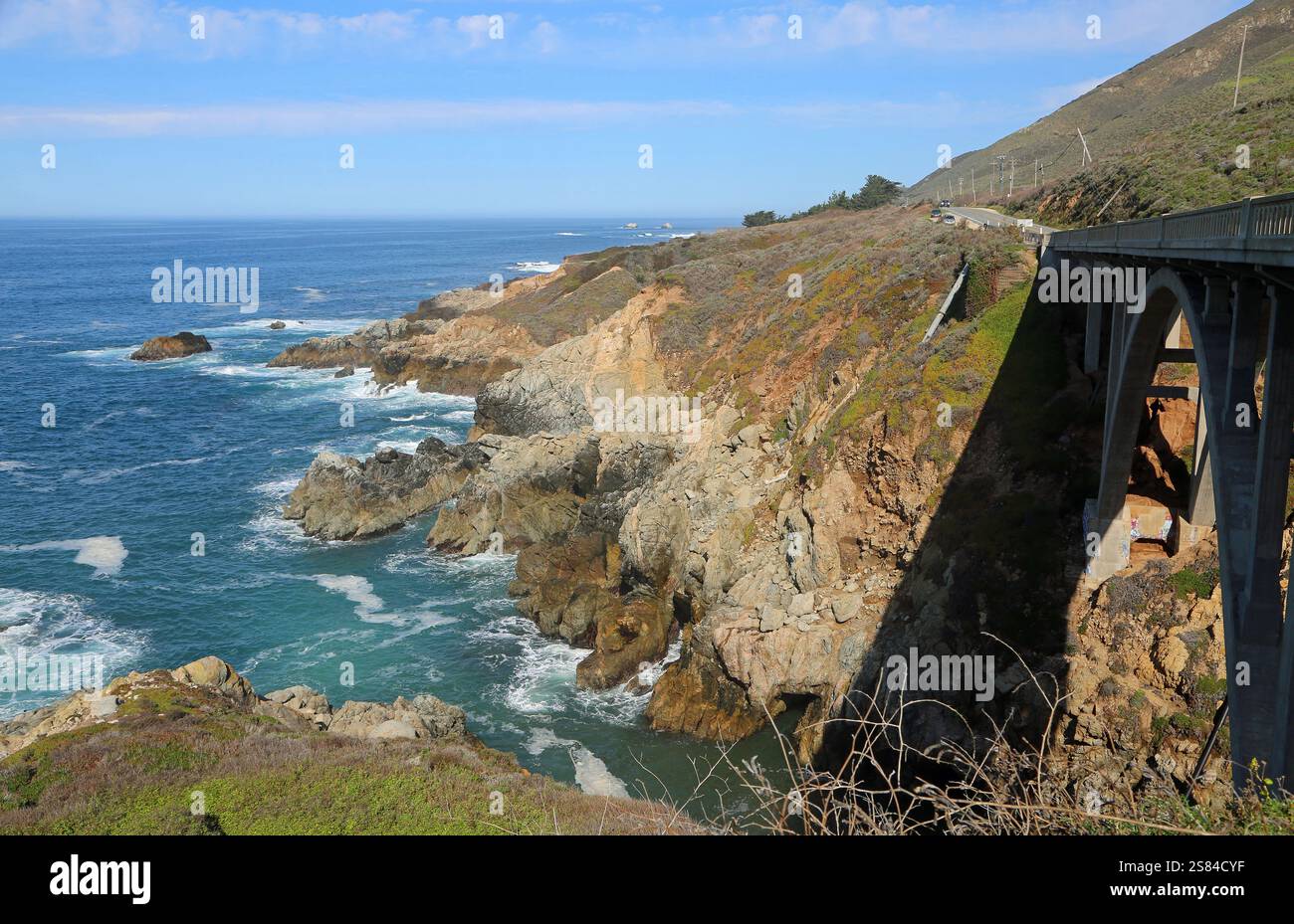 Falaises et pont - Granite Canyon, Californie Banque D'Images