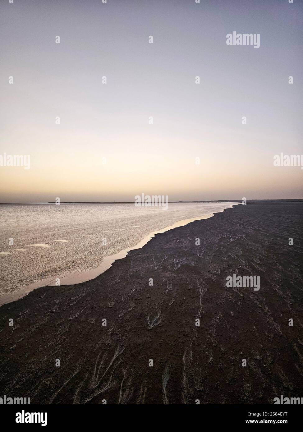 Un grand lac salé en Tunisie Banque D'Images