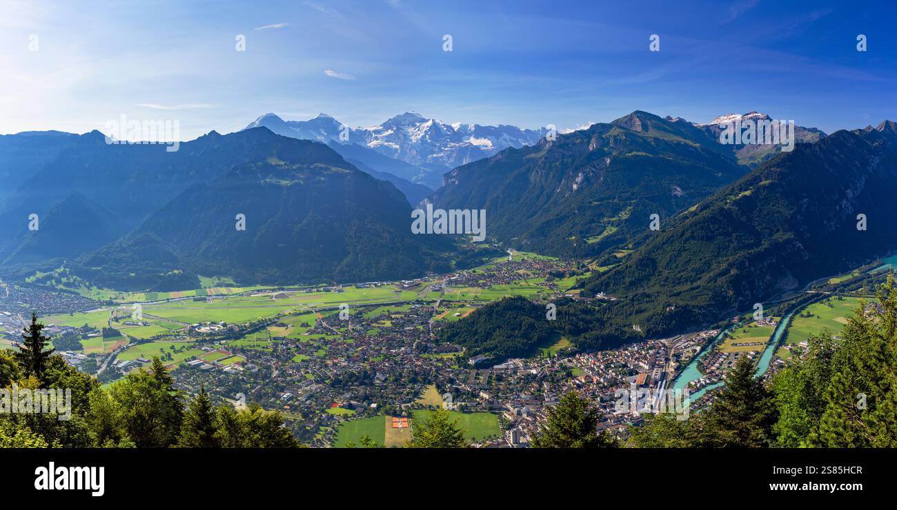 Vue sur les montagnes de la Jungfrau, Monch et Eiger depuis Harder Kulm, Interlaken, région de la Jungfrau, Oberland bernois, Suisse Banque D'Images