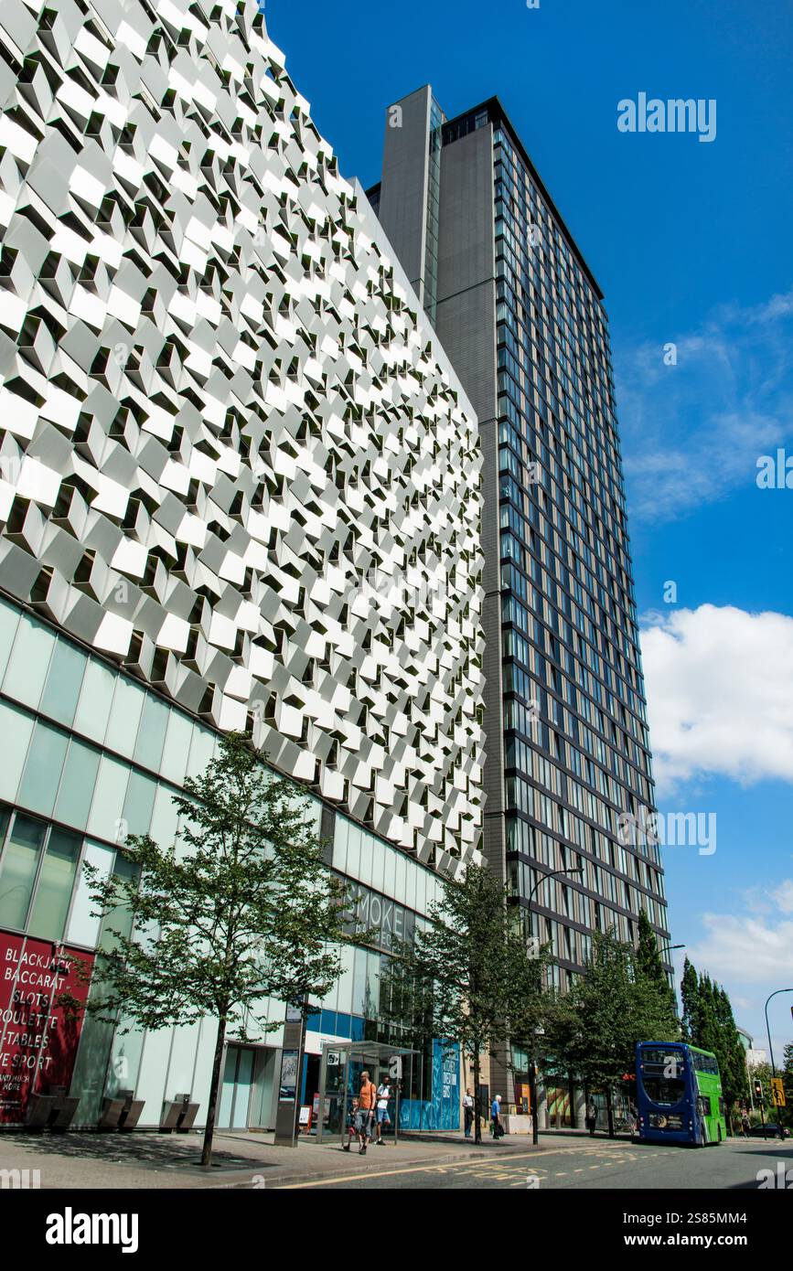 Rendez-vous Paul's Tower, New Apartments and Q-Park car Park (Cheese Grater), à Paul's place, Arundel Gate, Heart of the City, Sheffield, Yorkshire, Angleterre Banque D'Images