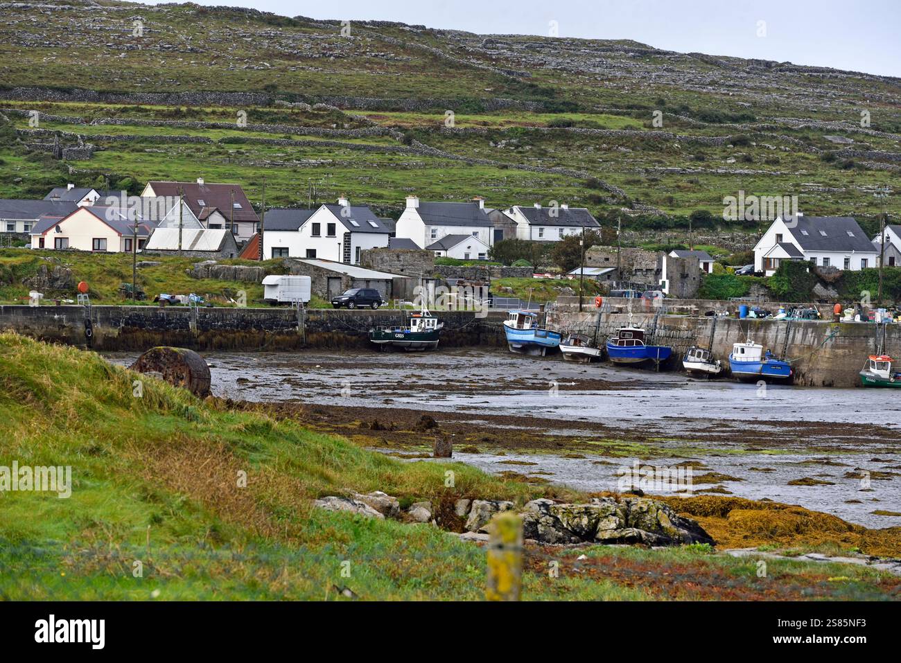 Petit port de Rossaveel Lower, Inishmore, plus grande île d'Aran, baie de Galway, comté de Galway, Connacht, République d'Irlande Banque D'Images