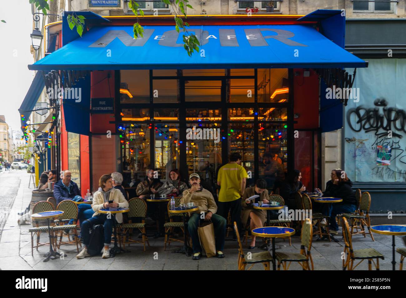 Le Café Noir, Rue Montmartre, Paris, France Banque D'Images