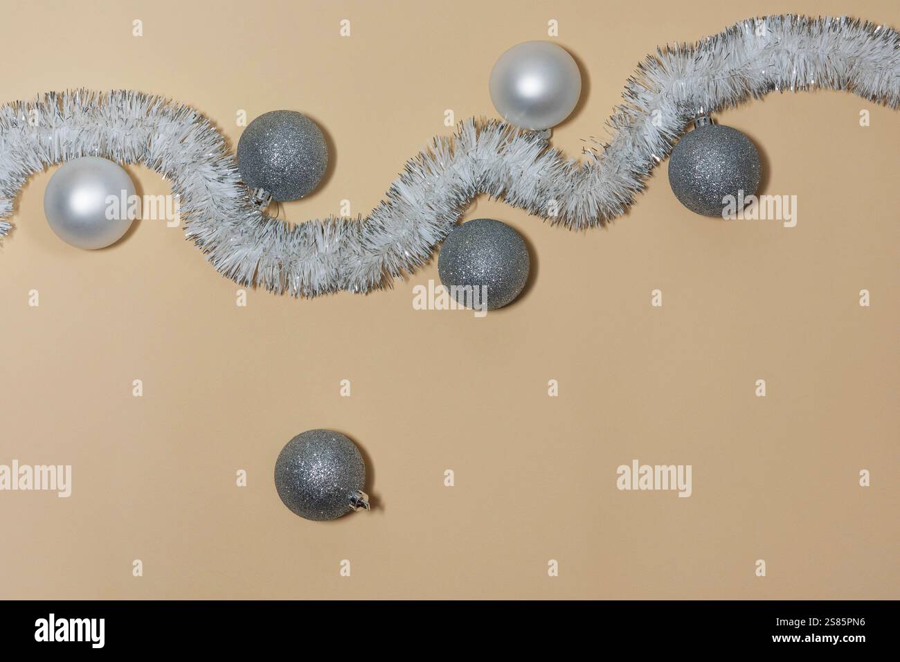 Décorations de vacances : guirlandes et ornements Banque D'Images