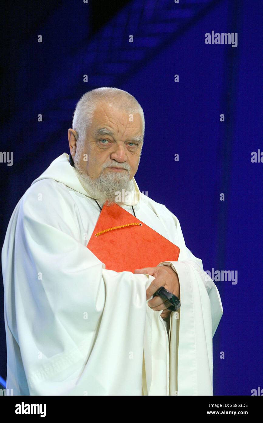 Enzo Bianchi, fondateur de la communauté œcuménique mixte de Bose dans le nord de l’Italie, photographié ici au congrès Ecclesia à Lourdes (sud-ouest FR Banque D'Images