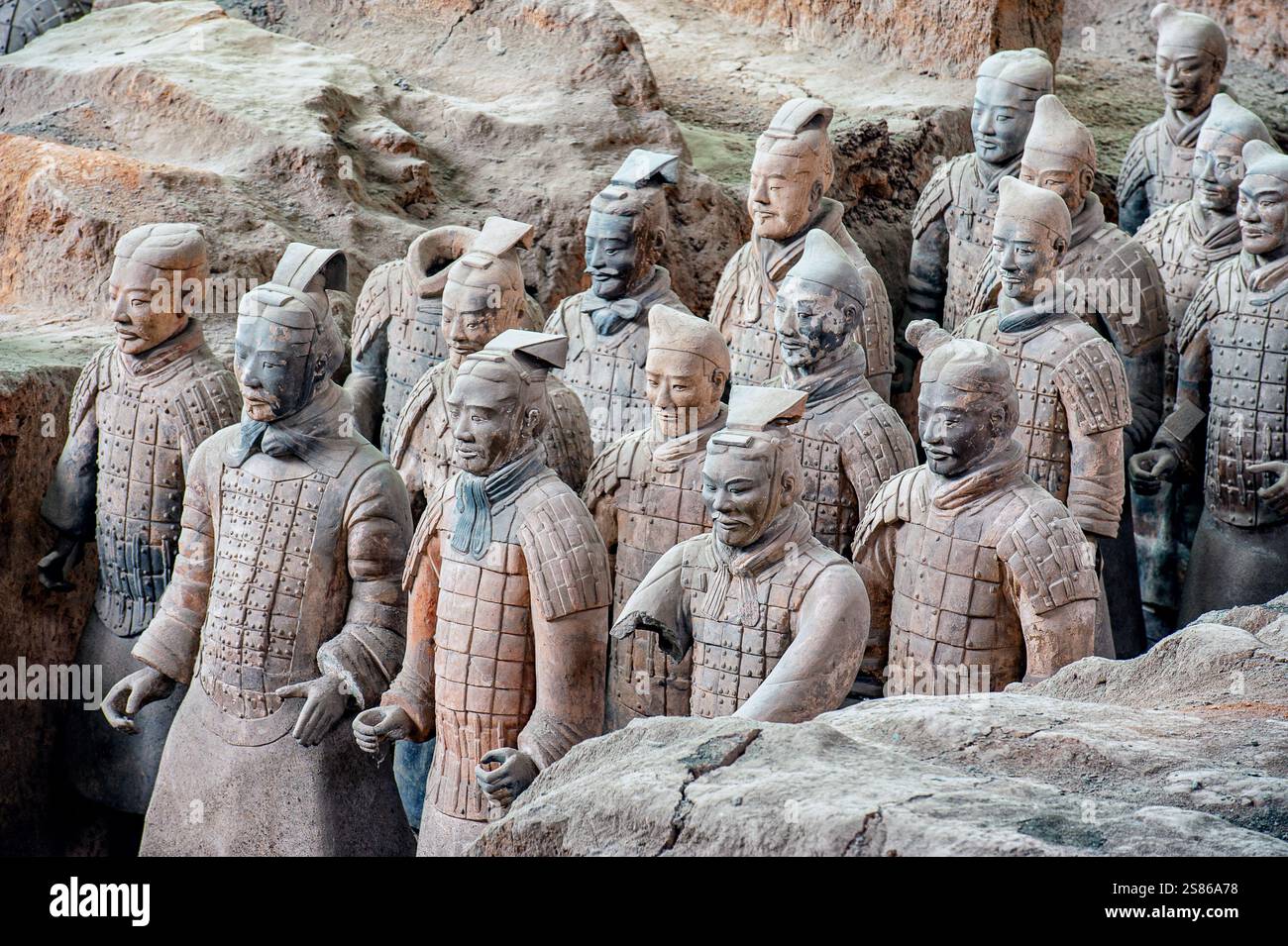 L'armée de terre cuite se compose de 8000 soldats, 130 chars avec 520 chevaux et 150 chevaux de cavalerie, qui ont été enterrés avec le premier empereur de Chine Banque D'Images