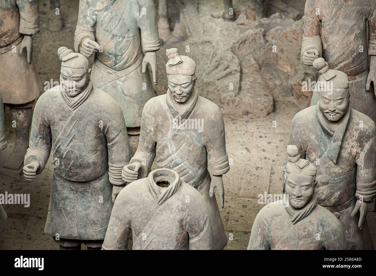 L'armée de terre cuite se compose de 8000 soldats, 130 chars avec 520 chevaux et 150 chevaux de cavalerie, qui ont été enterrés avec le premier empereur de Chine Banque D'Images