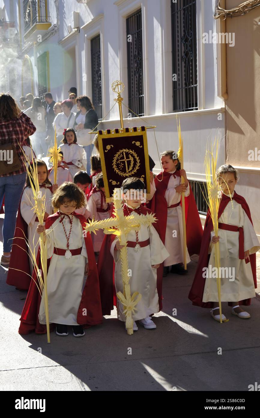 Procession traditonal du dimanche des Rameaux pour les enfants au début de la semaine de Pâques, Carcabuey, Province de Cordoue, Andalousie, Espagne Banque D'Images