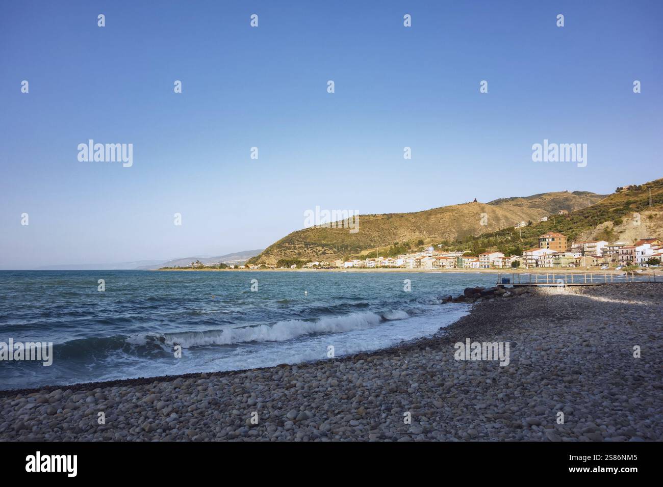 Une image d'une plage de galets en Sicile Italie Banque D'Images