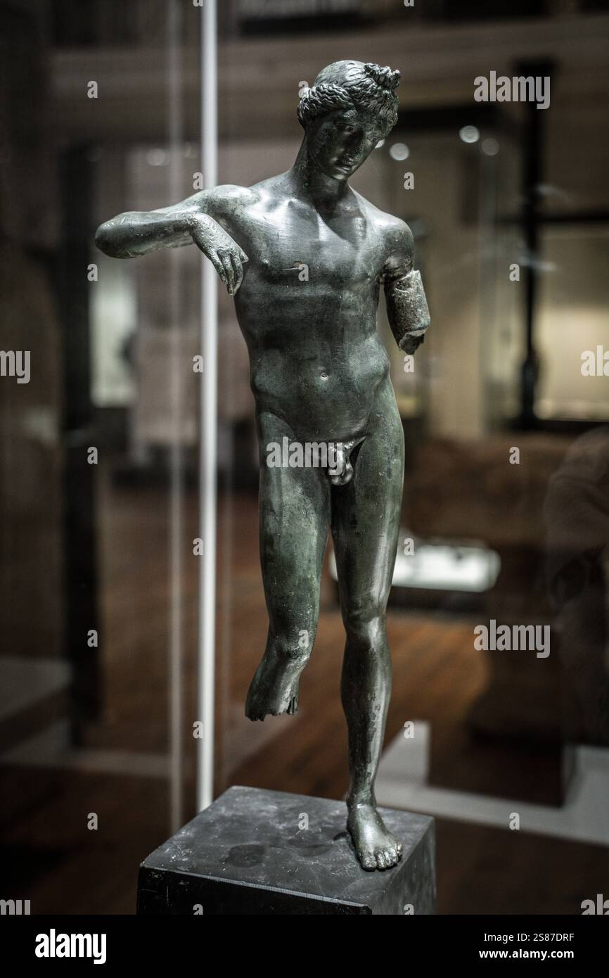 Statuette d'Apollon, Stára Zagora, Augusta Traiana, bronze, Ier siècle après JC, musée archéologique national bulgare, Sofia, République de Bulgarie, Europe. Banque D'Images Statuette d'Apollon, Stára Zagora, Augusta Traiana, bronze, Ier siècle après JC, musée archéologique national bulgare, Sofia, République de Bulgarie, Europe. Banque D'Images