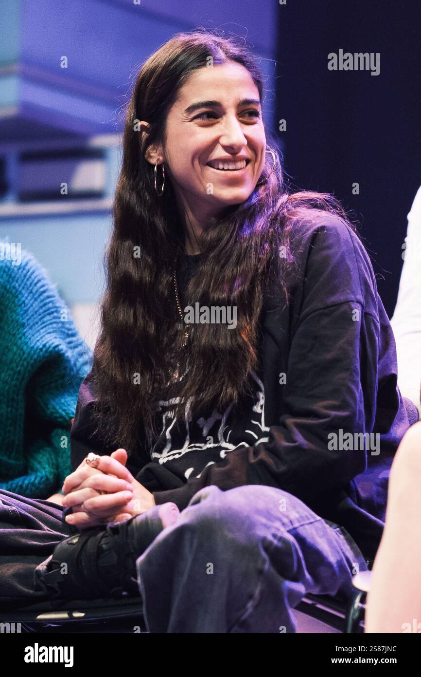 L'actrice Carolina Yuste se produit lors de la présentation de la pièce Little Red Riding Hood à Manhattan à l'Abbey Theatre de Madrid le 21 janvier 202 Banque D'Images