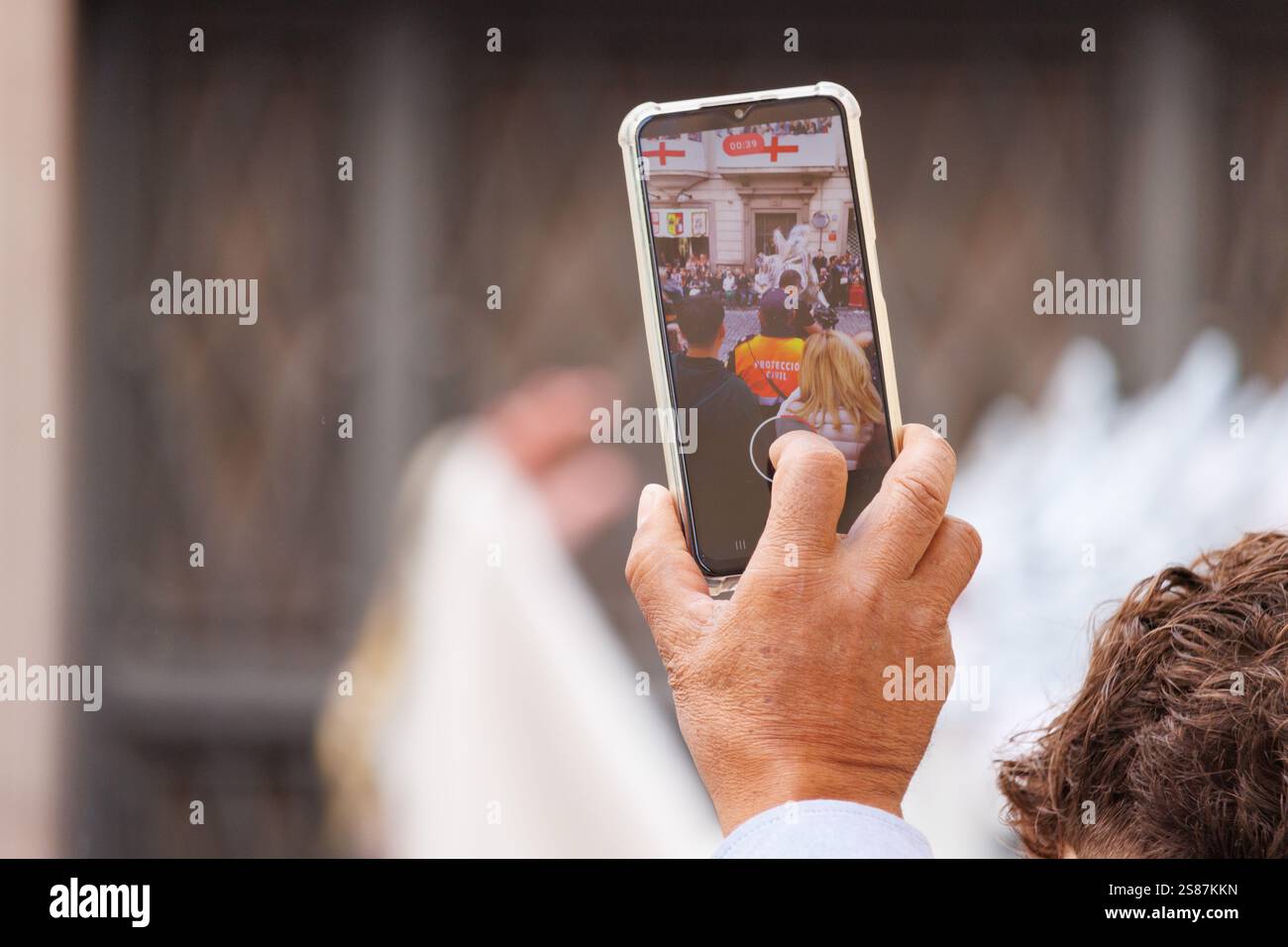 Photographier des événements avec la technologie mobile, Maures et Chrétiens d'Alcoy, Espagne Banque D'Images