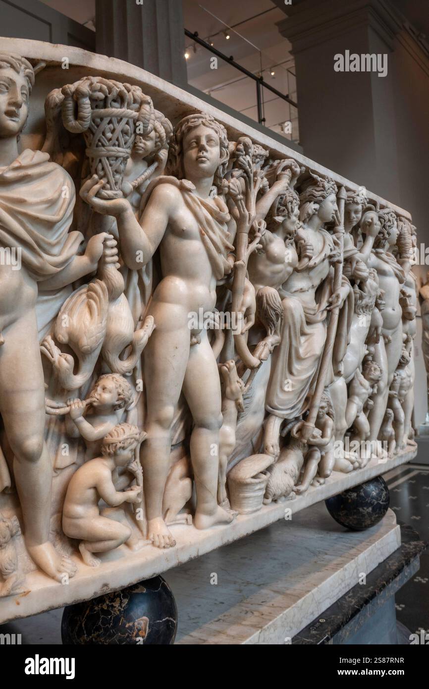 L'aile d'art grec et romain du Metropolitan Museum of Art contient des antiquités inestimables, New York City, 2025, États-Unis Banque D'Images