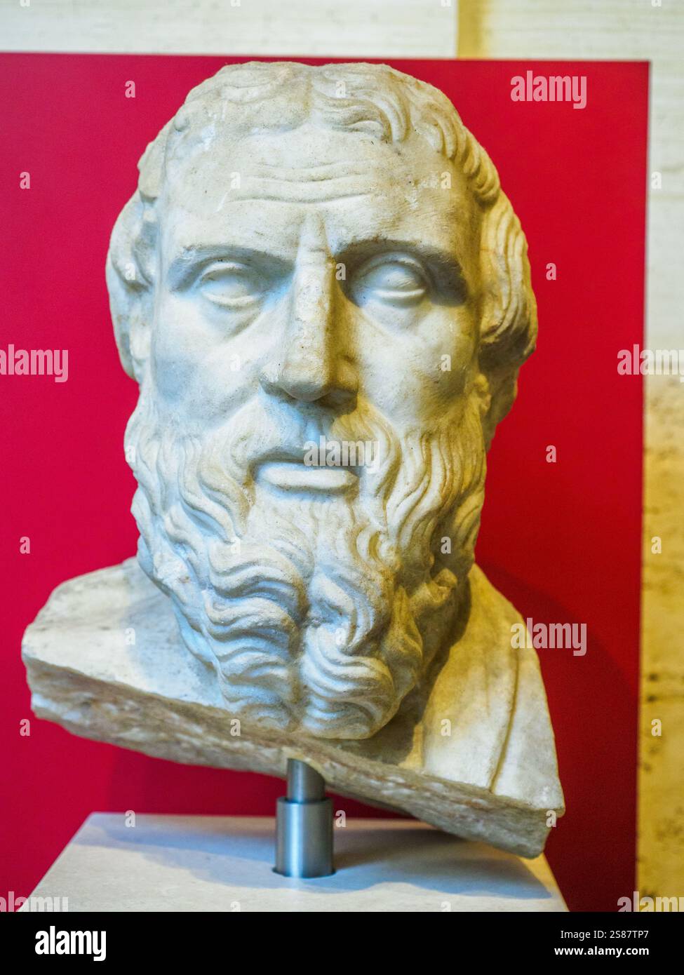 Herme d'Hérodote - la tête représente l'historien Hérodote d'Alicarnasse (480 - 435 av. J.-C.) - cette copie, datant d'environ le XIe siècle après JC, est basée sur un portrait posthume de l'historien, créé vers le milieu du IVe siècle av. J.-C. - Musée national romain à Palazzo Massimo alle terme - Rome, Italie Banque D'Images