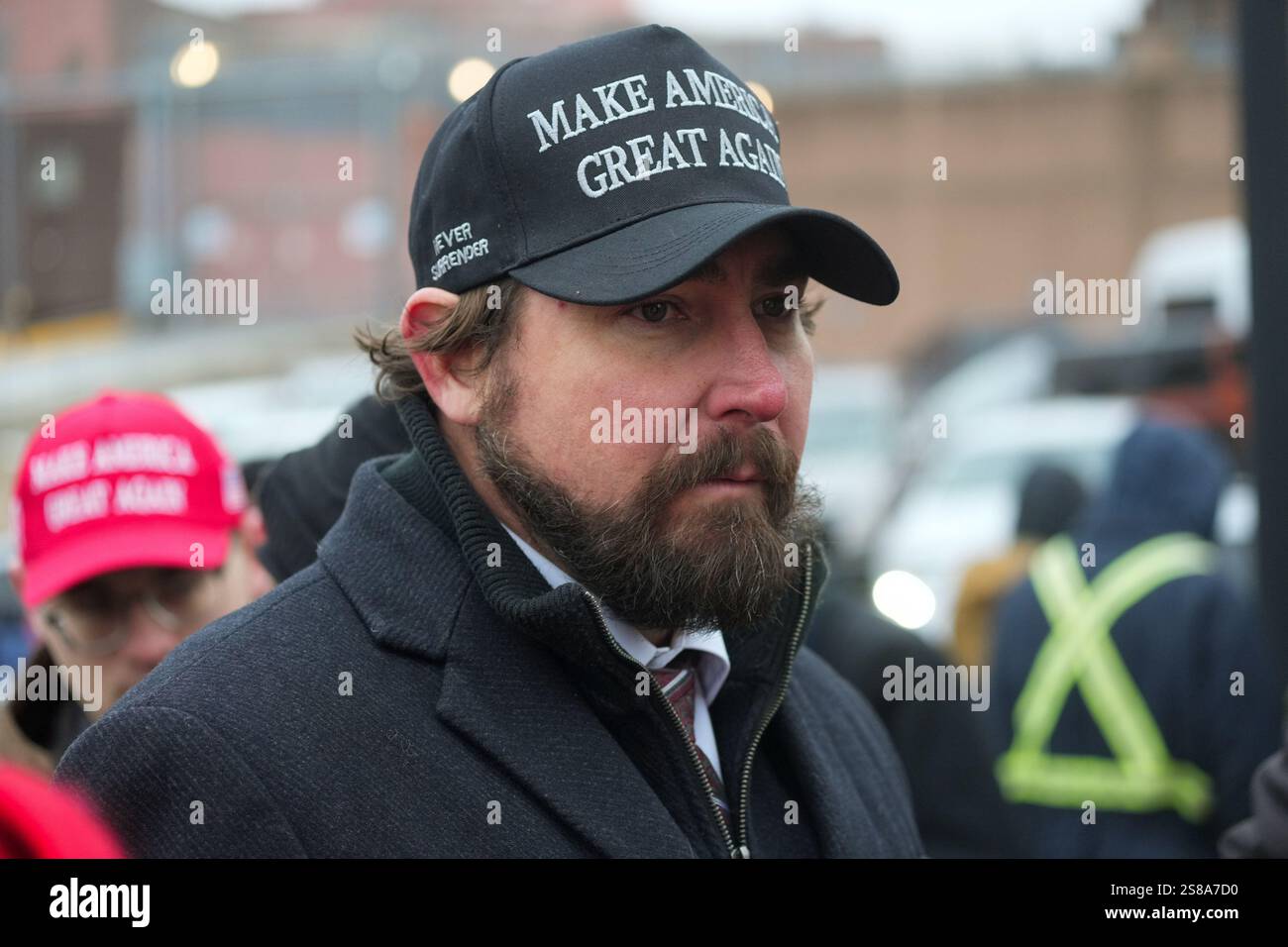 Washington, District de Columbia, États-Unis. 21 janvier 2025. Les partisans des prisonniers du 6 janvier se rassemblent à la prison de Washington 24 heures après que le président Trump ait gracié plus de 1 500 prisonniers. Les fonctionnaires ont mentionné des retards dans la paperasserie. Credit : Andrew Leyden/ZUMA Press Wire/ZUMA Wire/Alamy Live News Banque D'Images