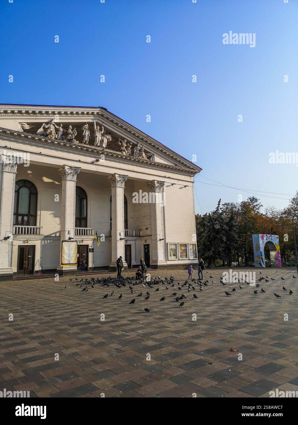 Théâtre dramatique de Marioupol comme sur la photo en octobre 2020. Banque D'Images