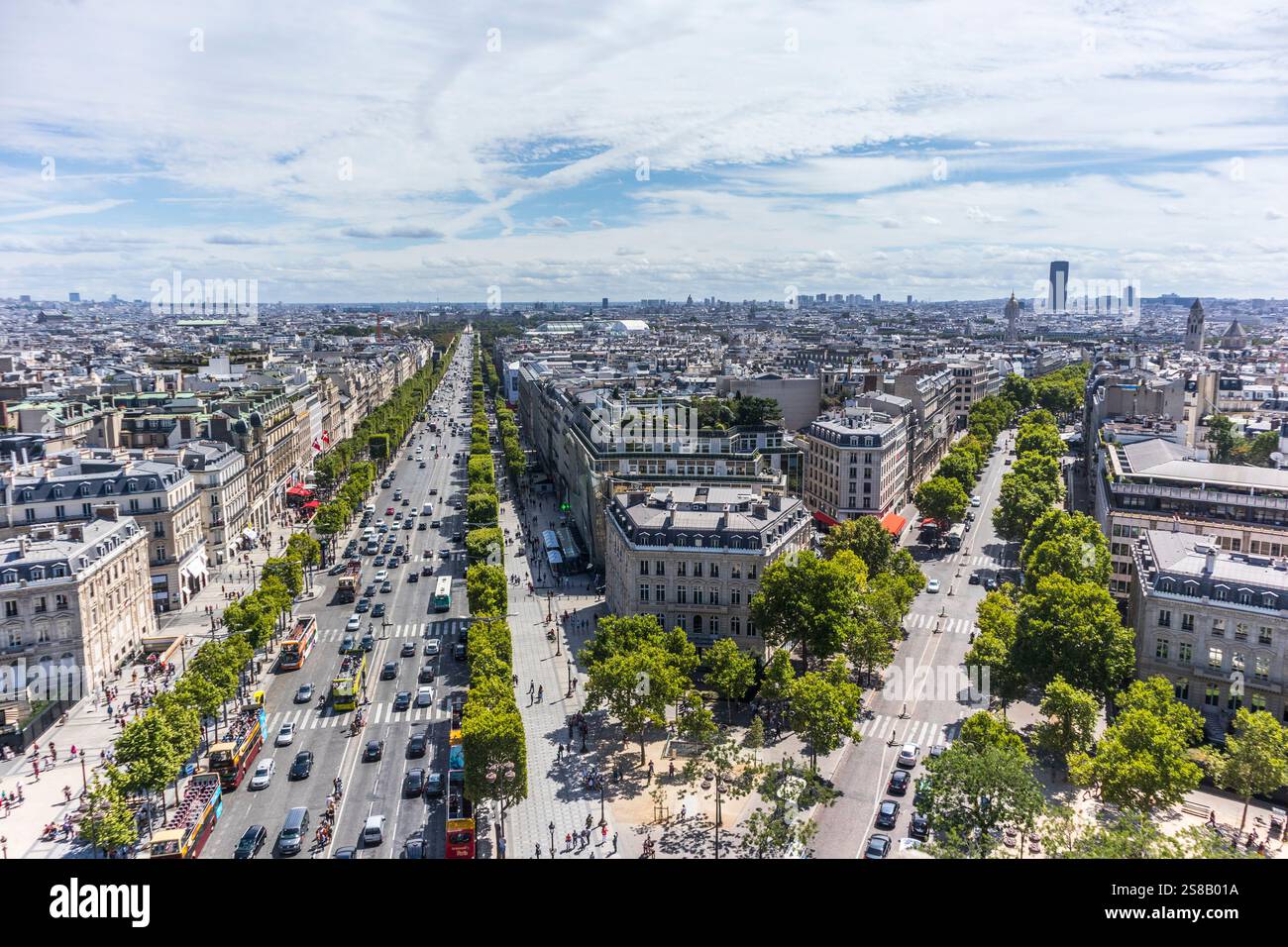 Regardant vers le bas sur les rues parisiennes Banque D'Images