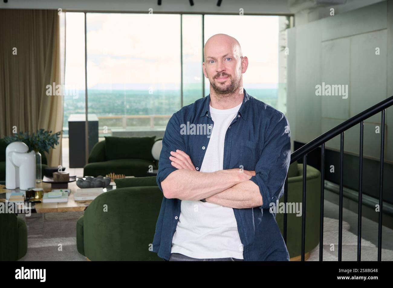 Dossier photo datée du 17/06/24 du fondateur de BrewDog, James Watt à son domicile à Londres avant le lancement de social Tip. James Watt a déclaré qu'il n'y avait "jamais eu de temps plus difficile pour démarrer une entreprise au Royaume-Uni", reprochant au budget de la chancelière de rendre la situation plus difficile pour les entrepreneurs. C’est arrivé alors que l’homme d’affaires écossais, dont les commentaires sur l’équilibre travail-vie privée ont suscité la controverse ces dernières semaines, annonçait des plans pour une nouvelle émission de télé-réalité avec le plus grand prix en argent de l’histoire de la télévision britannique. Date d'émission : mercredi 22 janvier 2025. Banque D'Images