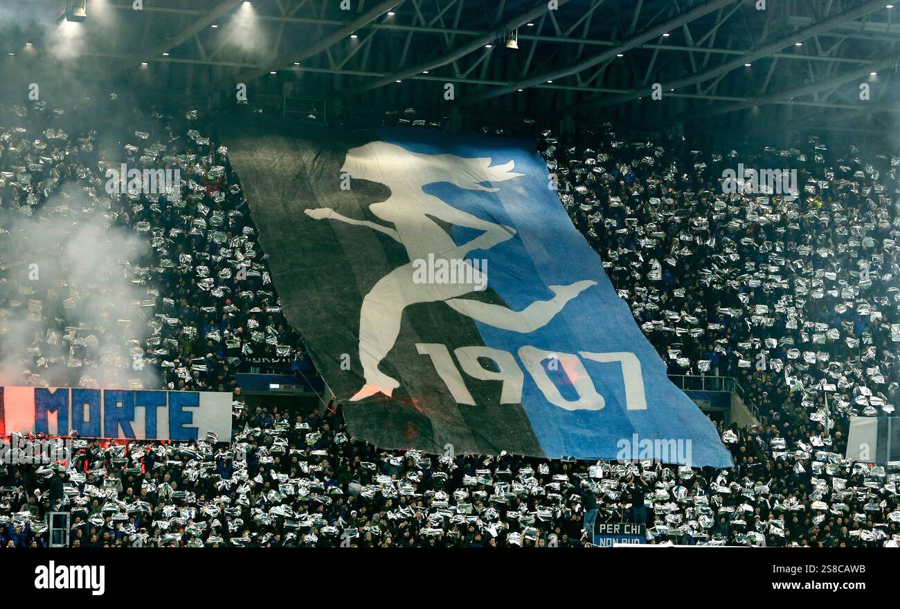 BERGAME, ITALIE - 21 JANVIER : fans d'Atalanta BC , lors du match MD7 de la phase de la Ligue des champions 2024/25 de l'UEFA entre Atalanta BC et SK Sturm Graz au stade Gewiss le 21 janvier 2025 à Bergame, Italie. (Photo de MB Media) Banque D'Images