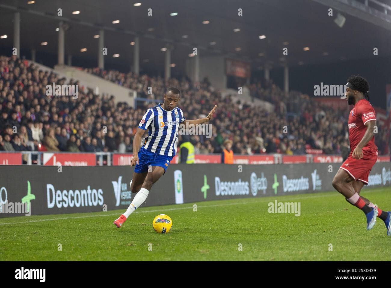 Scènes d'action du match de l'UEFA Europe League 2024/25 entre le FC Porto et l'Olympiacos FC le 23 janvier 2025 à Estádio do Dragão, Porto Banque D'Images