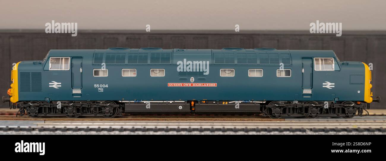 Locomotive diesel Deltic classe 55 55 004, Queens Own Highlander, modèle à l'échelle 00 Banque D'Images
