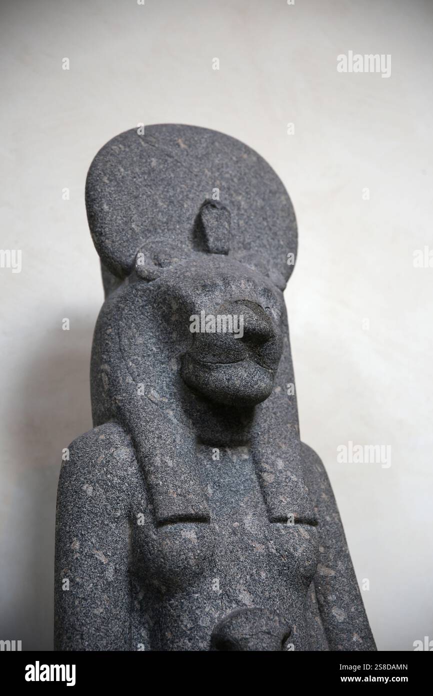 Statue de la déesse Sekhmet. Granodiorite. New Kingdom, 18e dynastie. Règne d'Amenhotep III (1390-1353 av. J.-C.). Thèbes. Égypte. Musée égyptien de Turin Banque D'Images