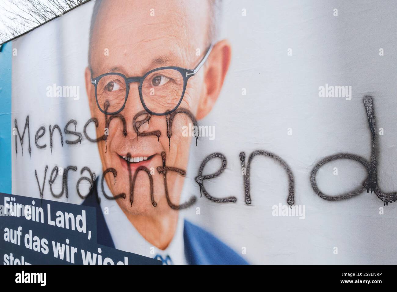 Affiches électorales à Pulheim pour l'élection du 21e Bundestag allemand le 23 février 2025 : CDU avec Friedrich Merz et le slogan peint à la bombe Banque D'Images