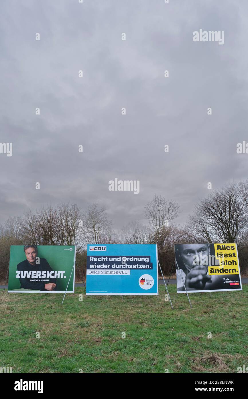 Affiches électorales à Pulheim pour l'élection du 21e Bundestag allemand du 23 février 2025: Banque D'Images