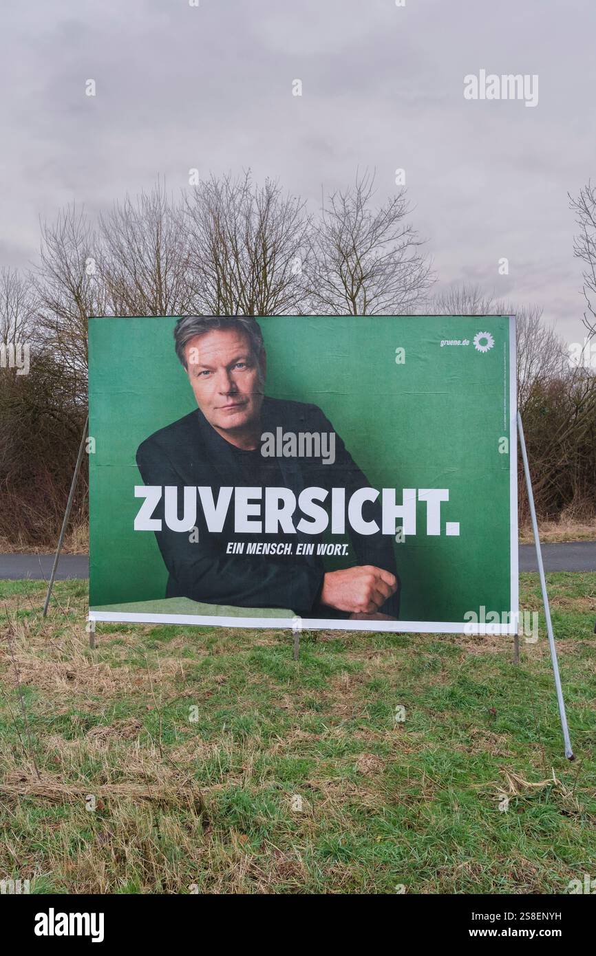 Affiches électorales à Pulheim pour l'élection du 21e Bundestag allemand le 23 février 2025 : Robert Habeck, premier candidat des Verts avec la sl Banque D'Images