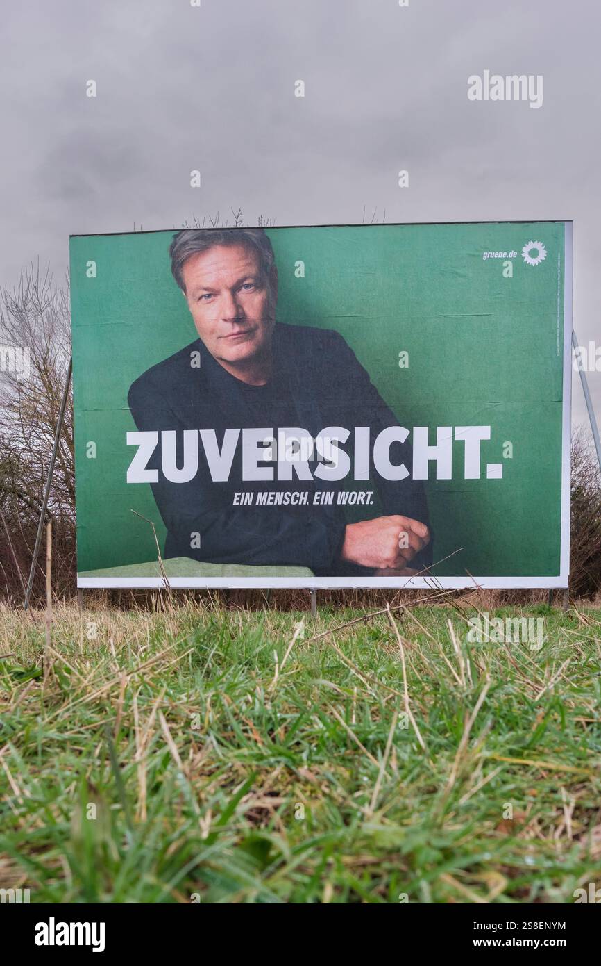 Affiches électorales à Pulheim pour l'élection du 21e Bundestag allemand le 23 février 2025 : Robert Habeck, premier candidat des Verts avec la sl Banque D'Images