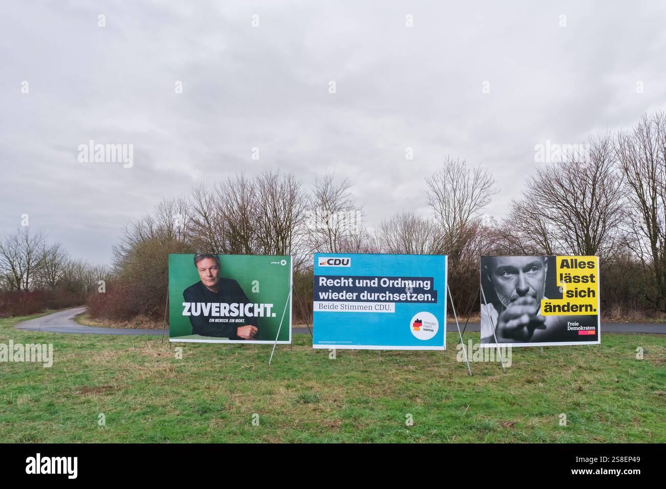 Affiches électorales à Pulheim pour l'élection du 21e Bundestag allemand du 23 février 2025: Banque D'Images