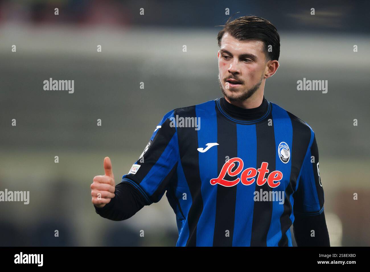 Bergame, Italie. 21 janvier 2025. Lazar Samardzic d'Atalanta BC gestes lors du match de football de la phase de ligue de l'UEFA Champions League 2024/25 entre Atalanta BC et SK Sturm Graz. Crédit : Nicolò Campo/Alamy Live News Banque D'Images
