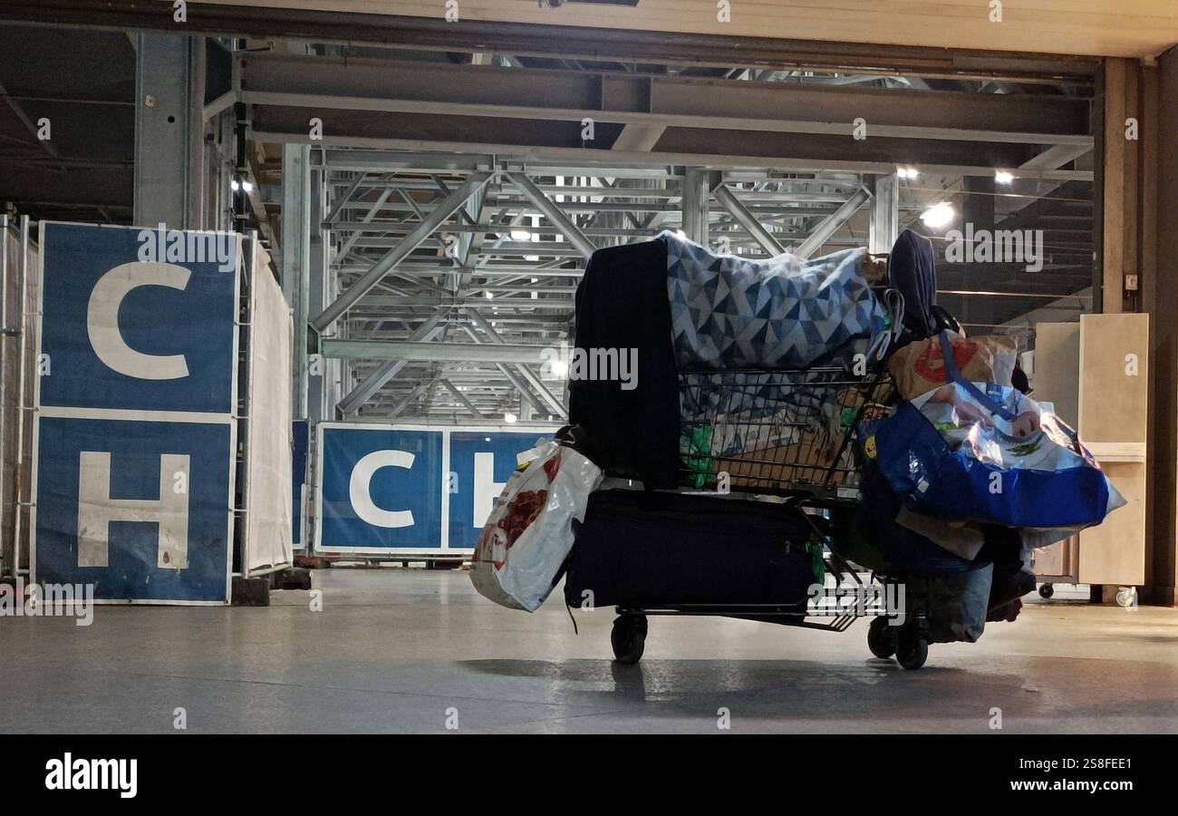 Obdachlos à München Hbf , Bauarbeiten , U-Bahn, U1, U2, s-Bahn , Bahn, Zoug, Eisenbahn , en München , Bayern , Deutschland . 22 janvier 2025. Photo par : Davide Elias / IPA photo Pressefoto DENL Copyright : xDavidexEliasx Banque D'Images