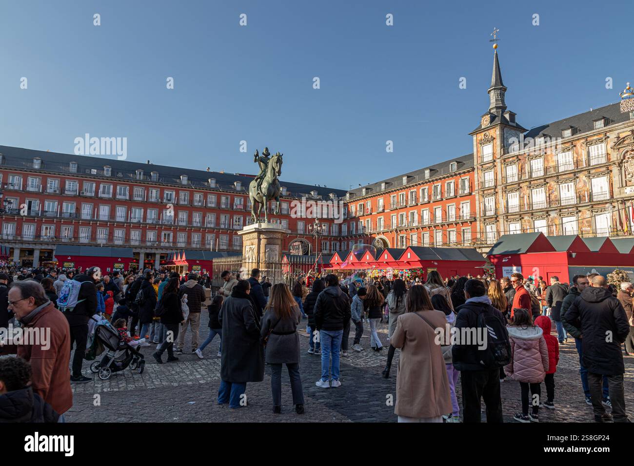 Madrid, Espagne. Statue équestre de Philippe III sur la Plaza Mayor, un monument majeur réalisé par Giambologna et Pietro Tacca Banque D'Images