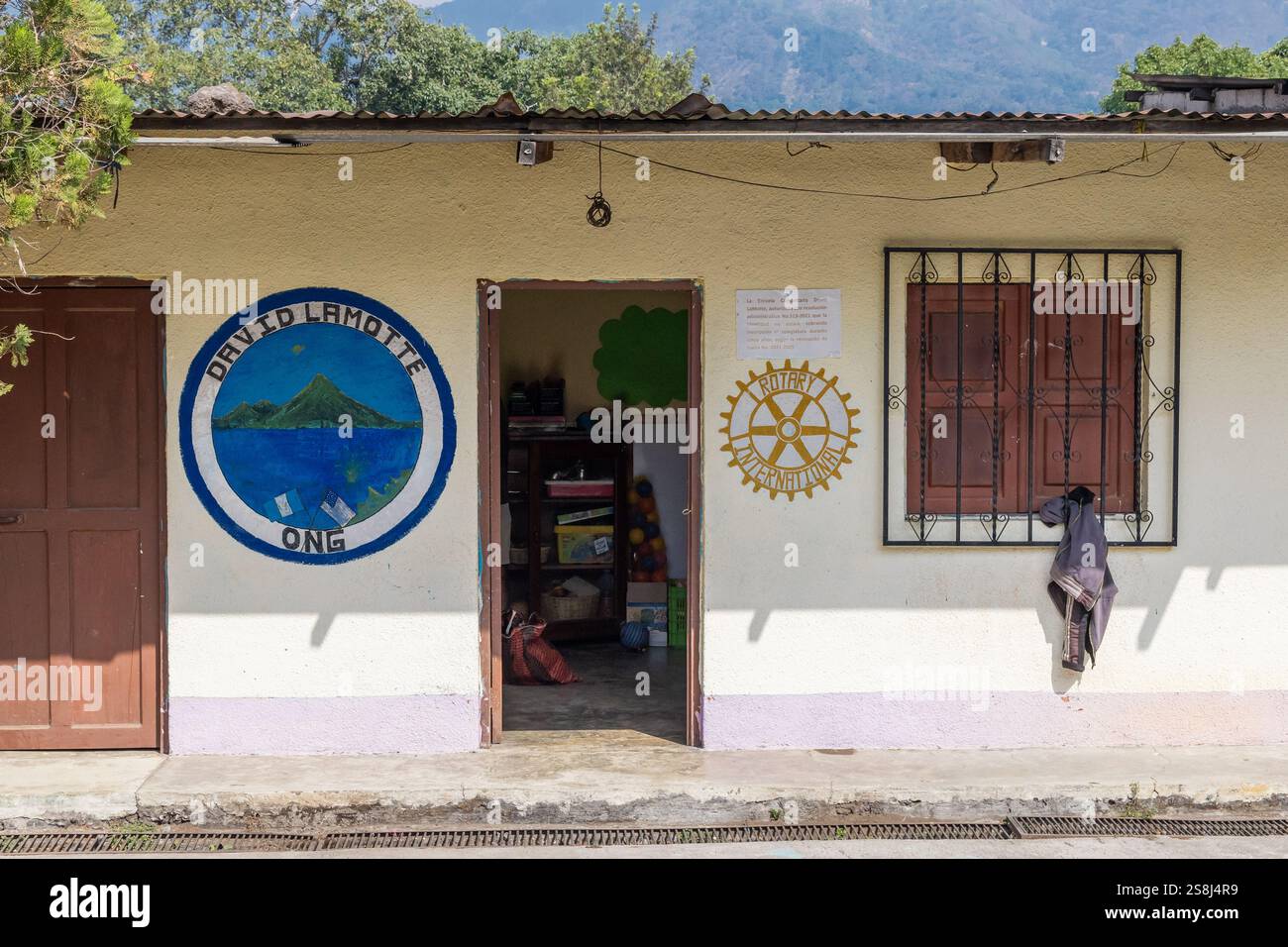 Santiago Atitlan, Solola, Guatemala. 13 mars 2024. Une école au Guatemala parrainée par David Lamotte et Rotary International. Banque D'Images