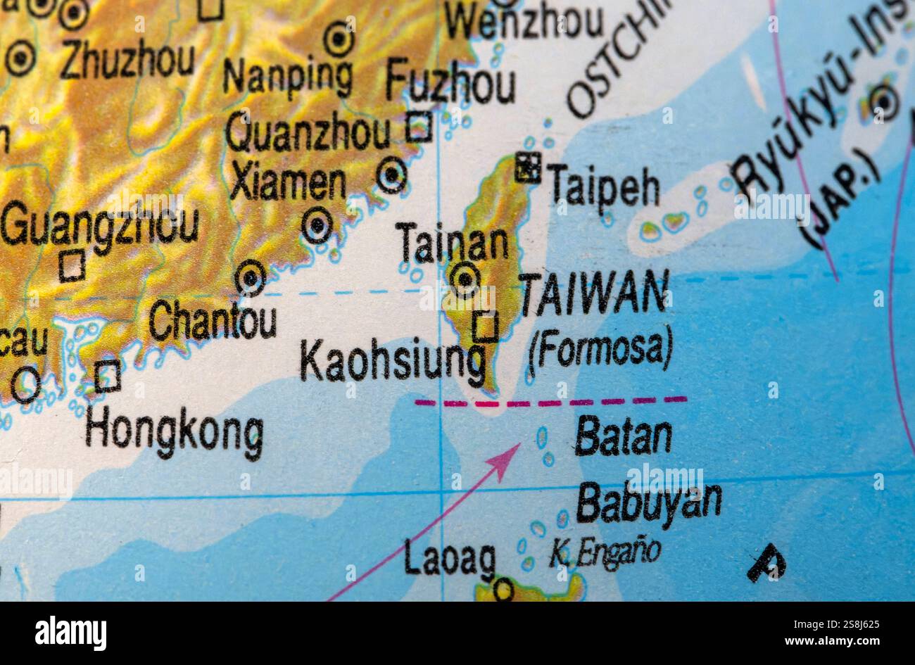 23 01 2025 China Und Taiwan Hier Auf Der Landkarte Eines Globus Die 23-01-2025-china-und-taiwan-hier-auf-der-landkarte-eines-globus-die