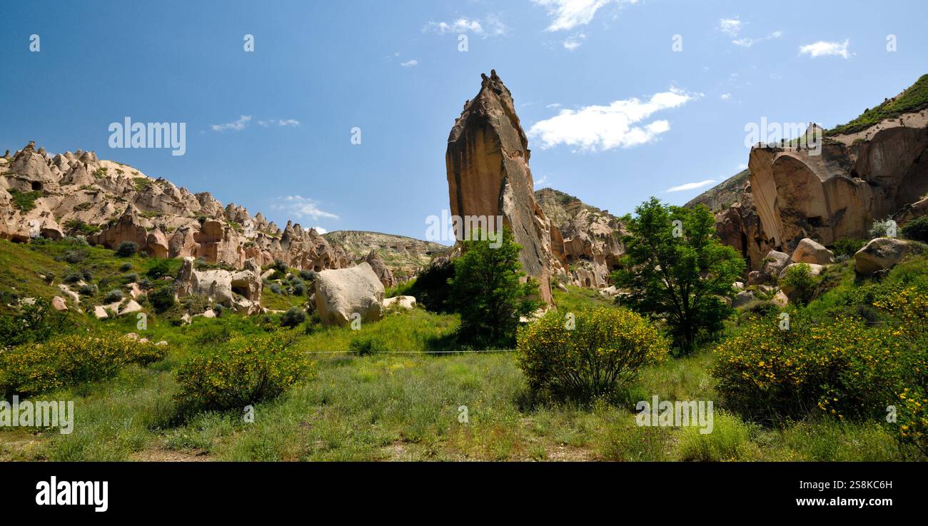 Formations rocheuses dans le musée en plein air de Zelve, parc national de Goreme, Turquie Banque D'Images