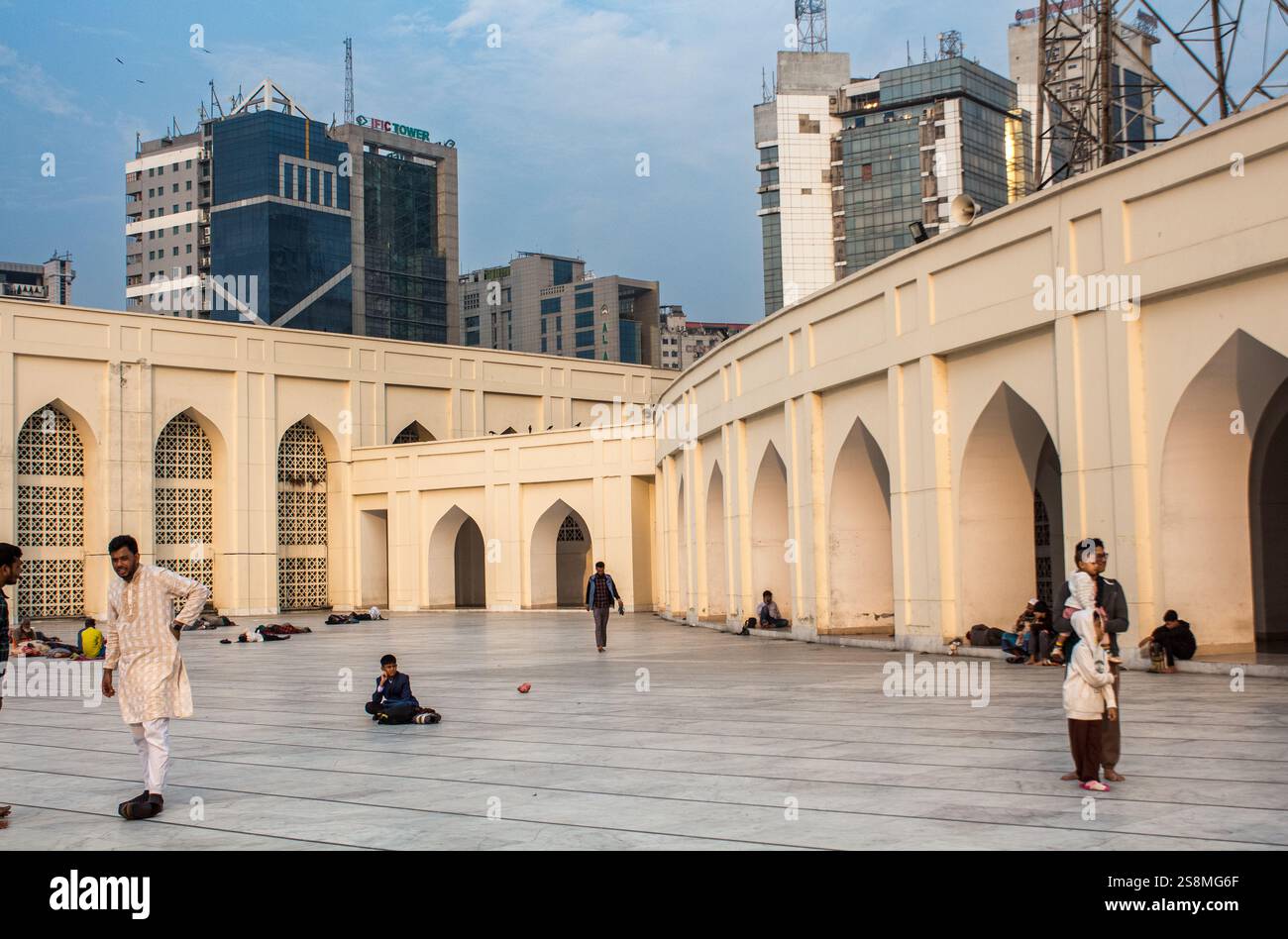 Mosquée Baitul Mukarram, la mosquée nationale du Bangladesh. Banque D'Images